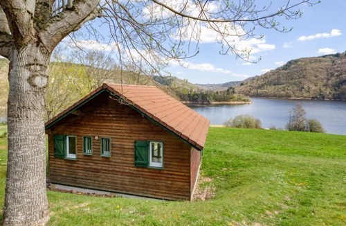 Saint-Jacques-d'Ambur Ski Chalet | Chalet en pleine nature ! Balcon + vue sur le lac