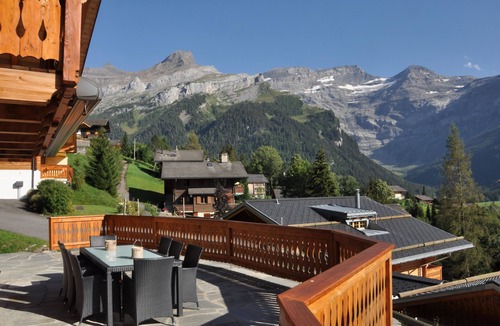 Ormont-Dessus Ski Chalet | Chalet Edelweiss Stunning Glacier View
