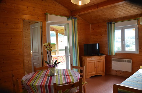 Courbiac Ski Chalet | Chalet Edelweiss: sleeps 4/6