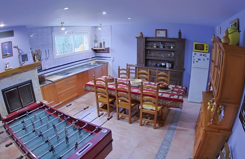 El Rasillo de Cameros Ski Chalet | Chalet 'El Cerezo Rojo' with Lake View, Wi-Fi and Air Conditioning