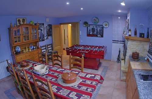 El Rasillo de Cameros Ski Chalet | Chalet 'El Cerezo Rojo' with Lake View, Wi-Fi and Air Conditioning