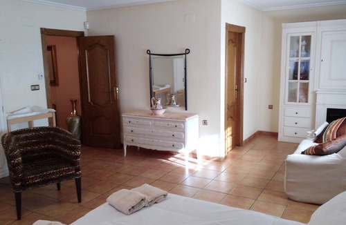 Elche Ski Chalet | CHALET ELCHE, PEÑA ÁGUILAS, 7 BEDROOMS, WIFI, FENCED SWIMMING POOL AND, BARBEQUE