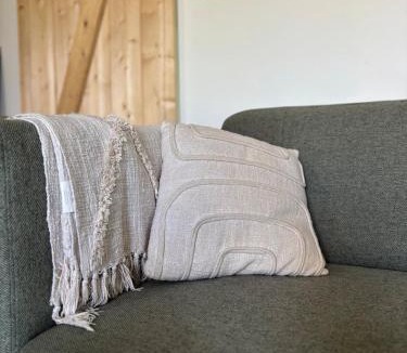 Manzat Ski Chalet | Chalet et étang, exclusivement privée