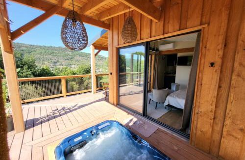 Saint-Affrique Ski Chalet | Chalet et jacuzzi, Sawadee lodge spa