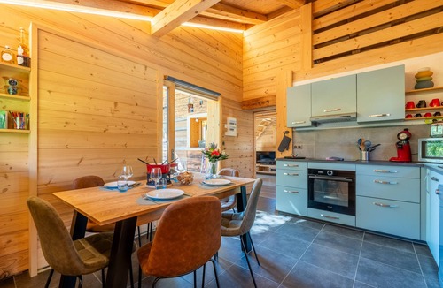 Thones Ski Chalet | Chalet-Executive-Ensuite with Bath-Mountain view