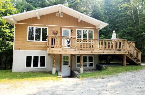 Saint-Faustin-Lac-Carre Ski Chalet | Chalet familial, idéalement situé, billard-table-babyfoot-arcade