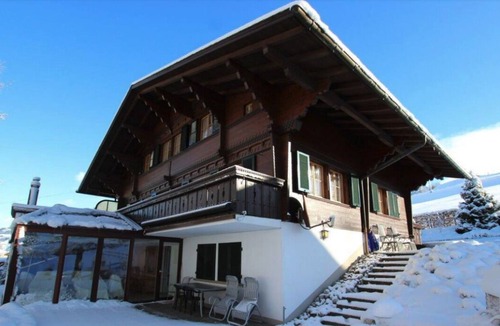 Zweisimmen Ski Chalet | Chalet Finkenwiese, apartment for 8 adults + 5 kids, ski-in