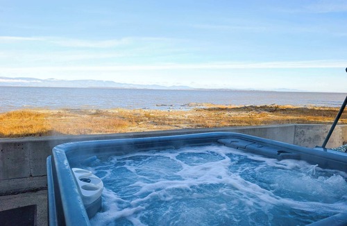 Cap-Saint-Ignace Ski Chalet | Chalet for 6 people - Waterfront | Spa | Fireplace |