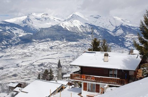 Veysonnaz Ski Chalet | chalet for 6 people with views of Veysonnaz.