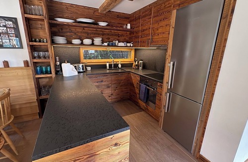 Grimentz Ski Chalet | Chalet for 8-9 people close to the slopes and the village: 3 bedrooms with double beds - 1 bedroom w