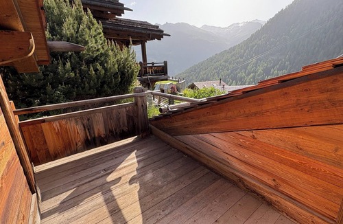 Grimentz Ski Chalet | Chalet for 8-9 people close to the slopes and the village: 3 bedrooms with double beds - 1 bedroom w