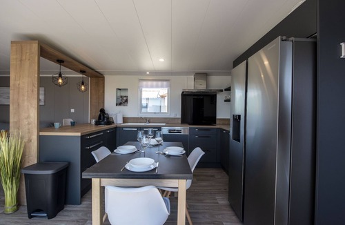 Bretignolles-sur-Mer Ski Chalet | Chalet for 6 in an estate with swimming pool