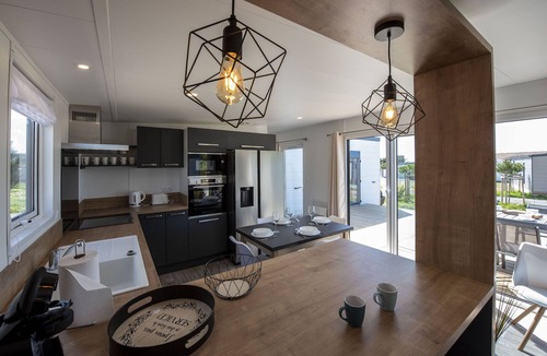 Bretignolles-sur-Mer Ski Chalet | Chalet for 6 in an estate with swimming pool