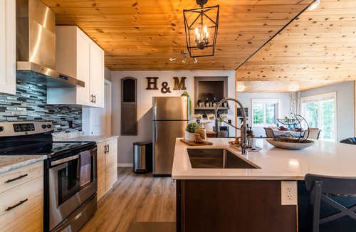Kenora Cabin | Chalet for summer stays~ Next To Rushing River Park, Kenora ~ Includes Kayaks!