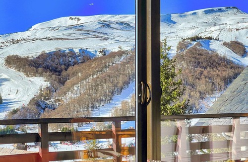 Besse-et-Saint-Anastaise Ski Chalet | Chalet l'Anorak Super Besse, swim spa, 12?pers, 4 bedrooms, Sancy view