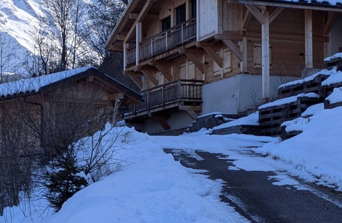 Saint-Nicolas-de-Veroce Ski Chalet | Chalet Montblanc for 8 people