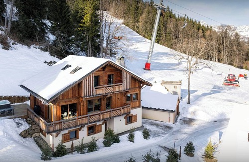 Saint-Nicolas-de-Veroce Ski Chalet | Chalet Mussol - family stay on the slopes for 14 - OVO Network