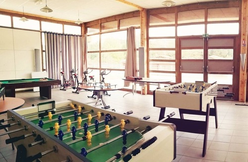 Vouneuil-sur-Vienne Ski Chalet | Chalet