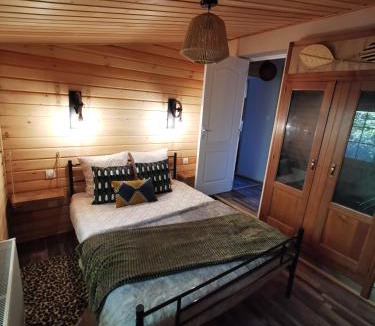Deneuvre Ski Chalet | Chalet - gîte avec étang
