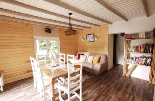 Deneuvre Ski Chalet | Chalet - gîte avec étang