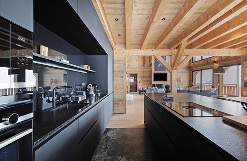 Les Angles Ski Chalet | Chalet 'G2' with Lake View, Private Terrace and Wi-Fi