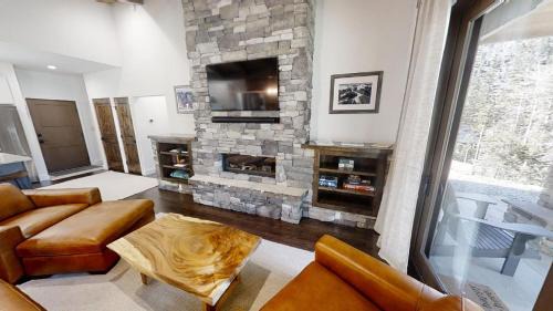 Taos Ski Valley House | Chalet Genepi - Taos Ski Valley - Fireplace - Mountain Views - Hot Tub - Washer-Dryer