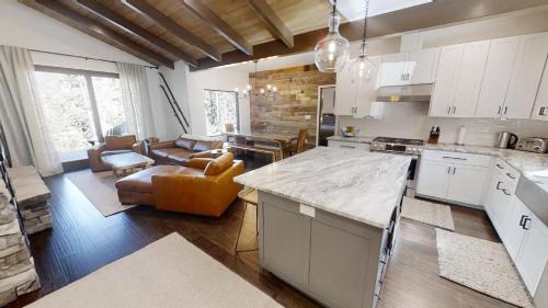 Taos Ski Valley House | Chalet Genepi - Taos Ski Valley - Fireplace - Mountain Views - Hot Tub - Washer-Dryer