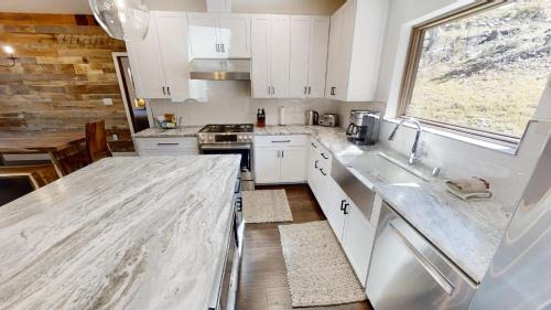 Taos Ski Valley House | Chalet Genepi - Taos Ski Valley - Fireplace - Mountain Views - Hot Tub - Washer-Dryer