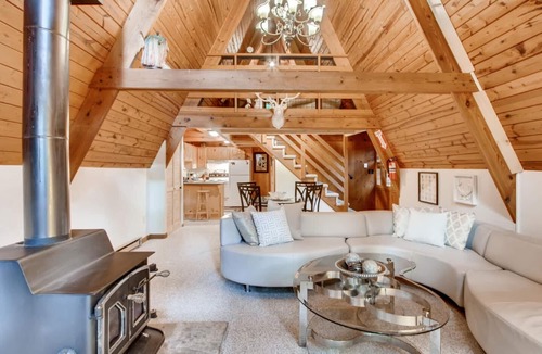 Chalet Village Ski Chalet | Chalet Getaway! Great Location By Mountain Stream On Ski Mountain Rd! Hot Tub