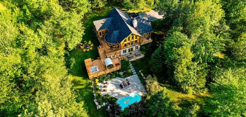 Fiddler Lake Resort Ski Chalet | Chalet Golden Bear - Fiddler Lake