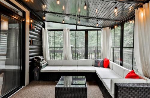 Chertsey Ski Chalet | Chalet Gordon - Log Cabin Hot Tub & Lake Access