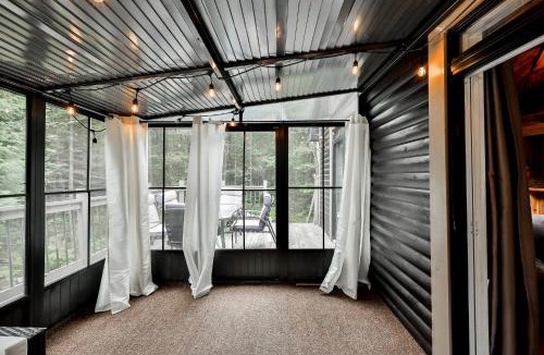 Chertsey Ski Chalet | Chalet Gordon - Log Cabin Hot Tub & Lake Access
