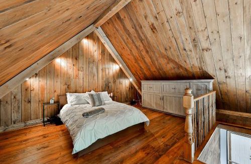 Chertsey Ski Chalet | Chalet Gordon - Log Cabin Hot Tub & Lake Access