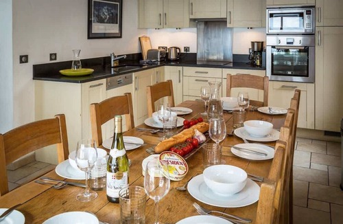 Chamonix City Centre Ski Chalet | Chalet Grand Cru Central 5 Bed with Jacuzzi
