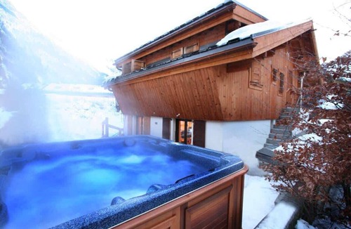 Chamonix City Centre Ski Chalet | Chalet Grand Cru Central 5 Bed with Jacuzzi