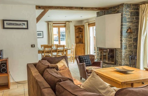 Chamonix City Centre Ski Chalet | Chalet Grand Cru Central 5 Bed with Jacuzzi