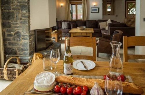 Chamonix City Centre Ski Chalet | Chalet Grand Cru Central 5 Bed with Jacuzzi