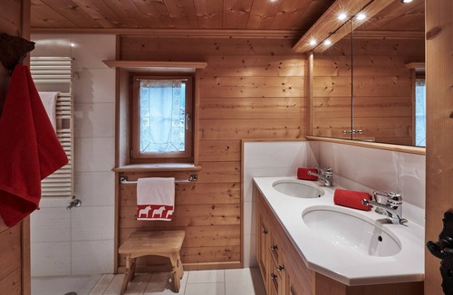 Klosters-Serneus Ski Chalet | Chalet 'Grisonella' with Wi-Fi