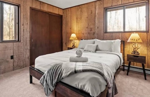 Pocono Pines Ski Chalet | Chalet Hemlock | Pool Table | Poconos