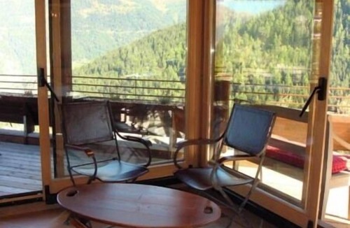 Grimentz Ski Chalet | Chalet high standing close to the slopes for 12 persons : 1. floor : living-room with wood stove - k