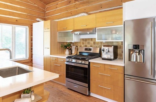 Glen Huron Ski Chalet | CHALET IN BLUE MOUNTAIN WITH HOT TUB
