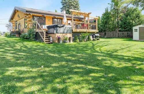 Glen Huron Ski Chalet | CHALET IN BLUE MOUNTAIN WITH HOT TUB