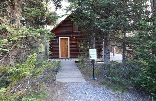 Island Park Cabin | Chalet in forest sleeps 6
