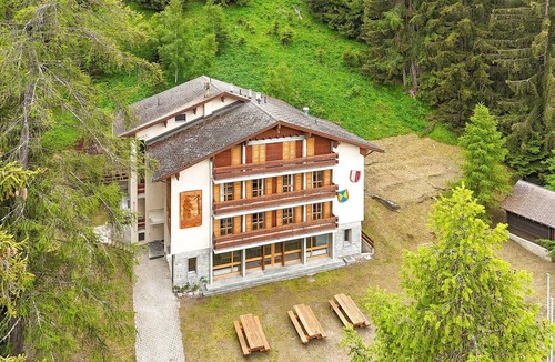 Les Mayens-de-Sion Ski Chalet | Chalet in Les Agettes with balcony