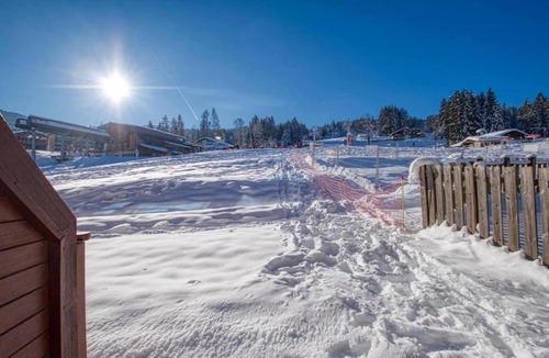 Morillon Apartment | Chalet in Morillon with Heated Pool