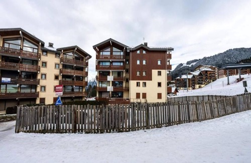 Morillon Apartment | Chalet in Morillon with Sauna & Mountain Views