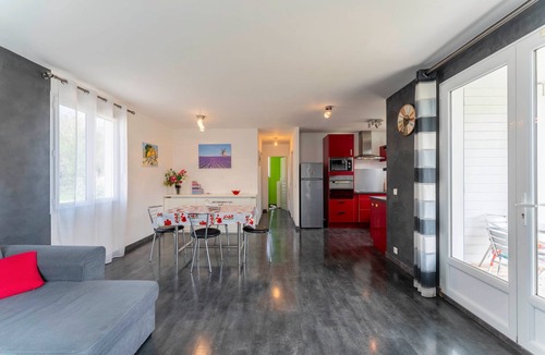 Sorgues Ski Chalet | Chalet in Provence with shared pool, Wi-Fi and air conditioning