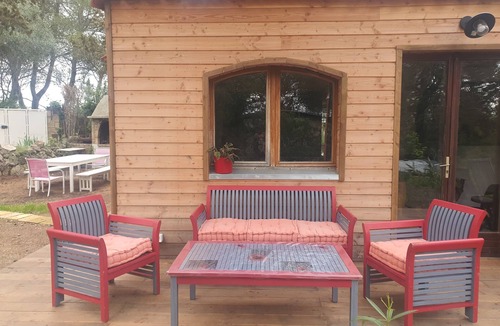 Cournonsec Ski Chalet | Chalet in the heart of nature on wooded grounds, hammock, table tennis, massage, yoga.