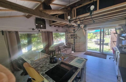 Concoules Ski Chalet | Chalet in the heart of the forest Animals ok