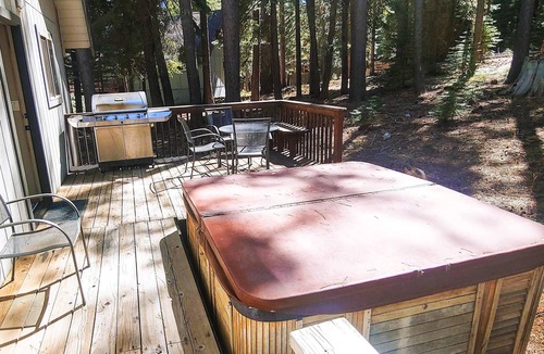 North Upper Truckee House | Chalet in the Pines - 30+ Day Vacation Rental